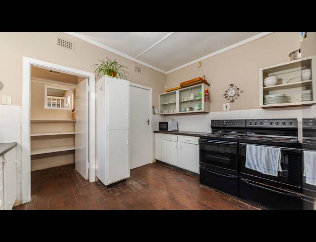 7 BEDROOM HOUSE FOR SALE IN SHAKAS ROCK